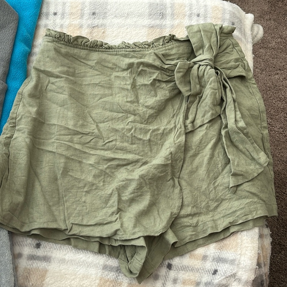 Versona Green women’s shorts with wrap skirt size 10